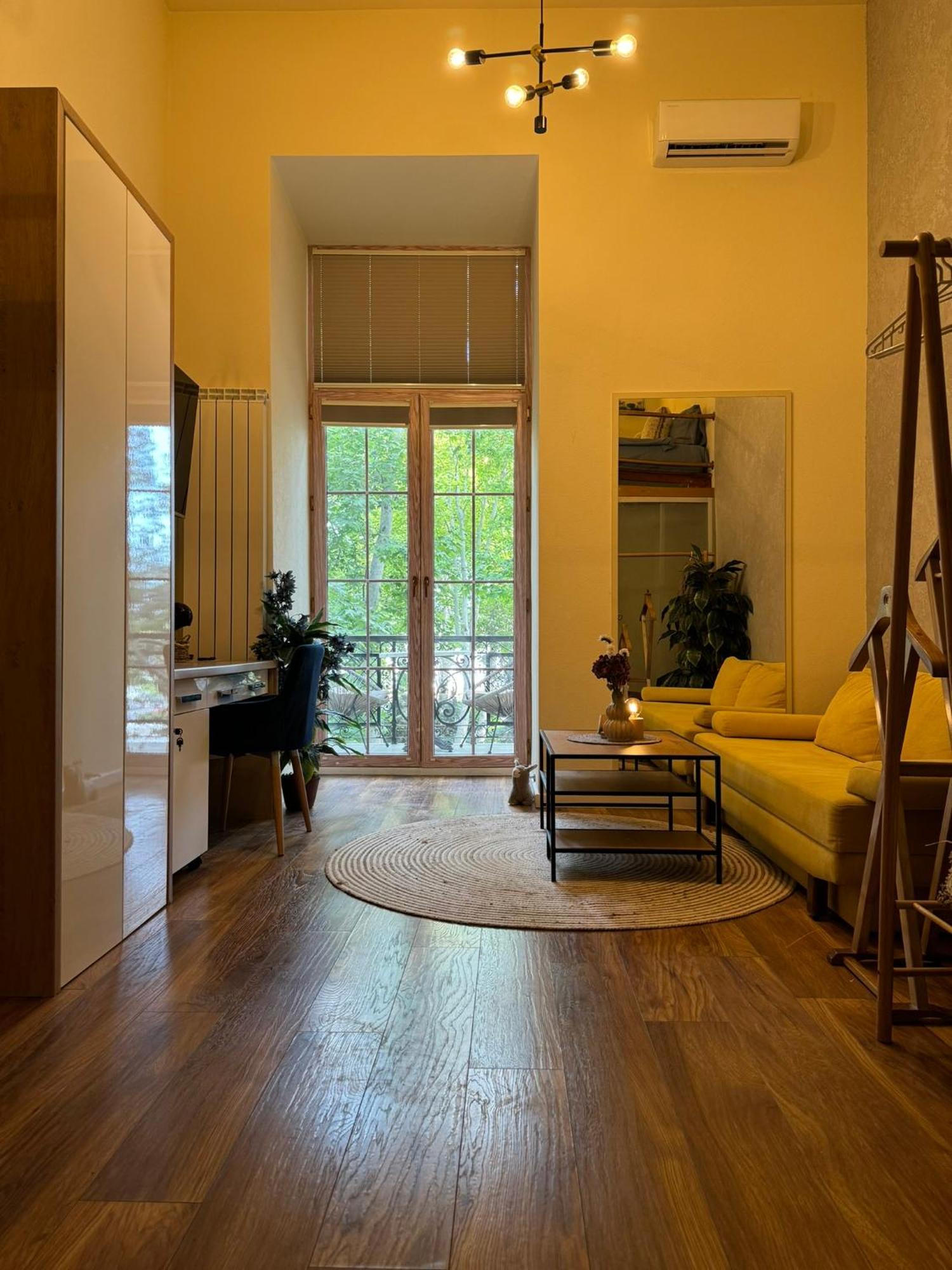 Apartment with Park View